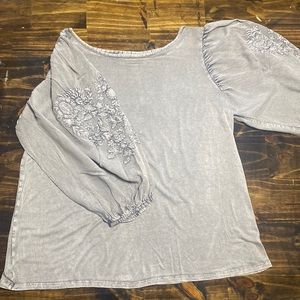 Floral print sleeved top